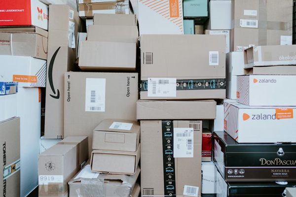 500’000 colis par jour: la Suisse submergée par une concurrence déloyale